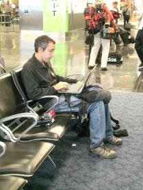 Trabalhando no aeroporto de Miami, nos Estados Unidos, na escala entre o México e Jamaica